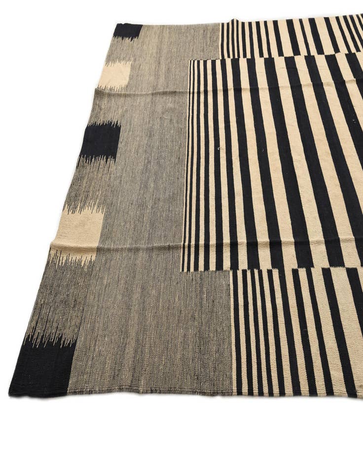 Detail image of  8' 2 x 9' 10  Hand Woven Kilim Modern Wool Rug