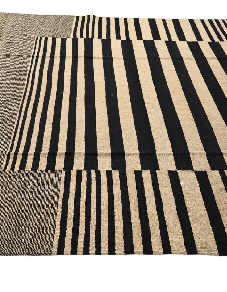 Detail image of  8' 2 x 9' 10  Hand Woven Kilim Modern Wool Rug