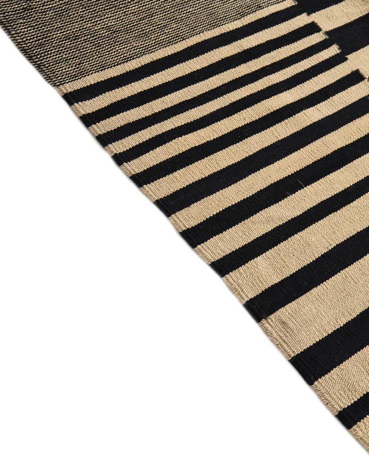 Detail image of  8' 2 x 9' 10  Hand Woven Kilim Modern Wool Rug