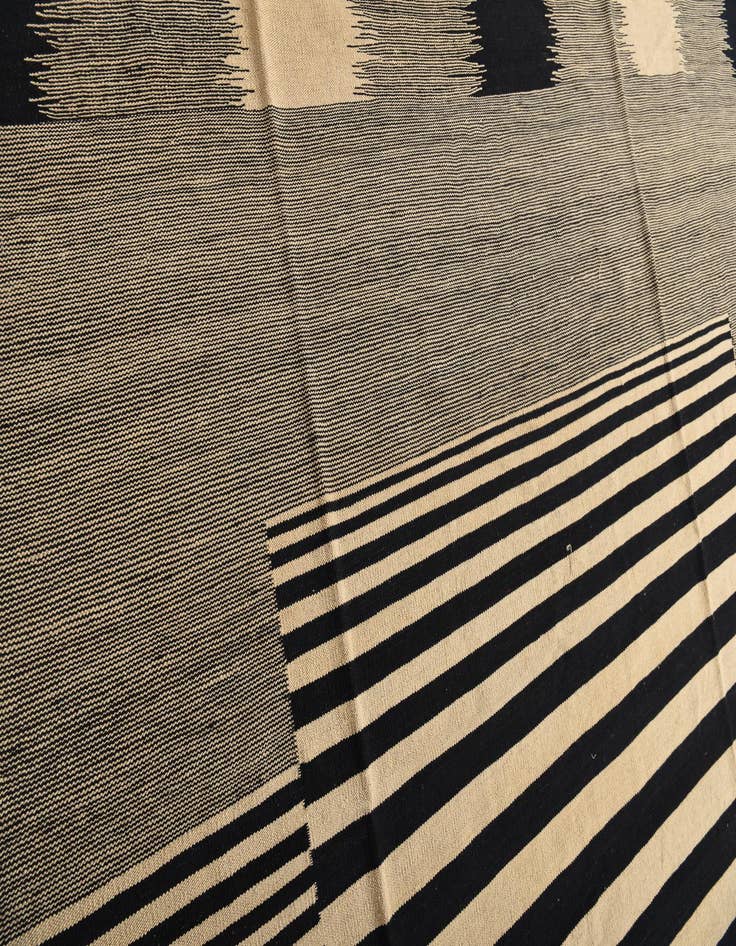 Detail image of  8' 2 x 9' 10  Hand Woven Kilim Modern Wool Rug