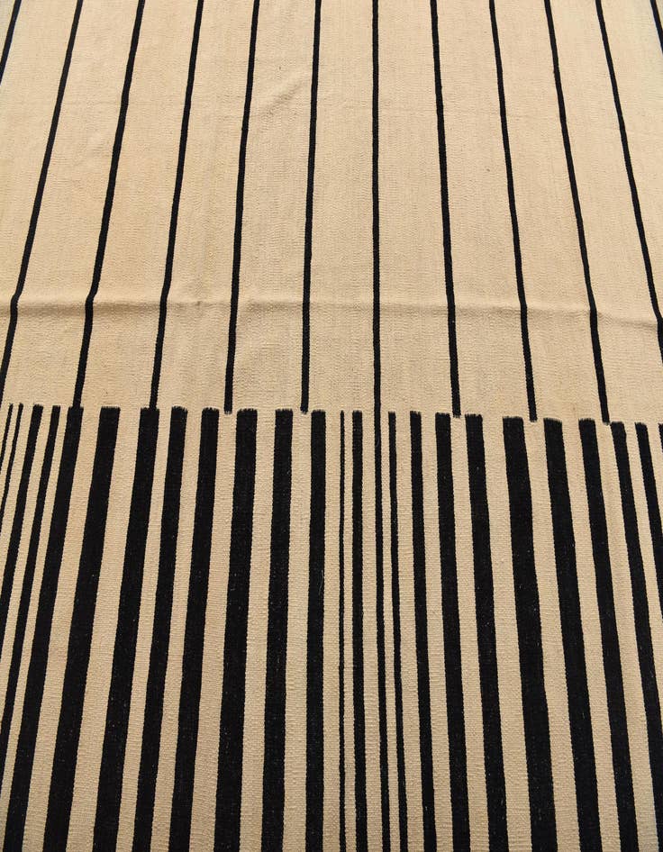 Detail image of  8' 4 x 9' 4  Hand Woven Kilim Modern Wool Rug