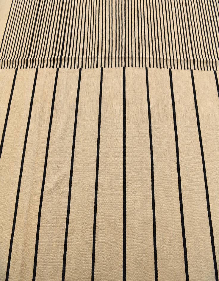 Detail image of  8' 4 x 9' 4  Hand Woven Kilim Modern Wool Rug