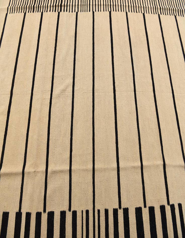 Detail image of  8' 4 x 9' 4  Hand Woven Kilim Modern Wool Rug