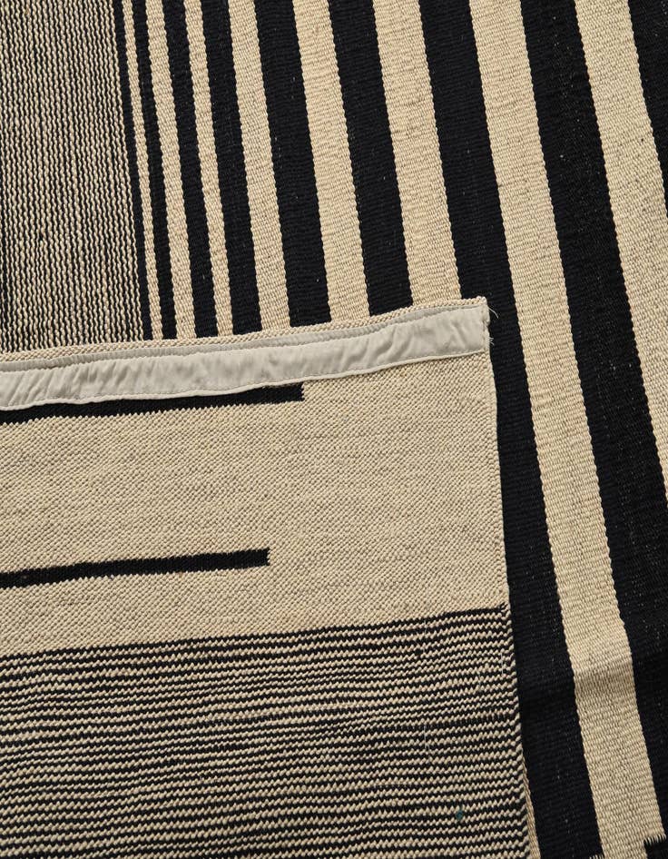 Detail image of  8' 3 x 9' 7  Hand Woven Kilim Modern Wool Rug