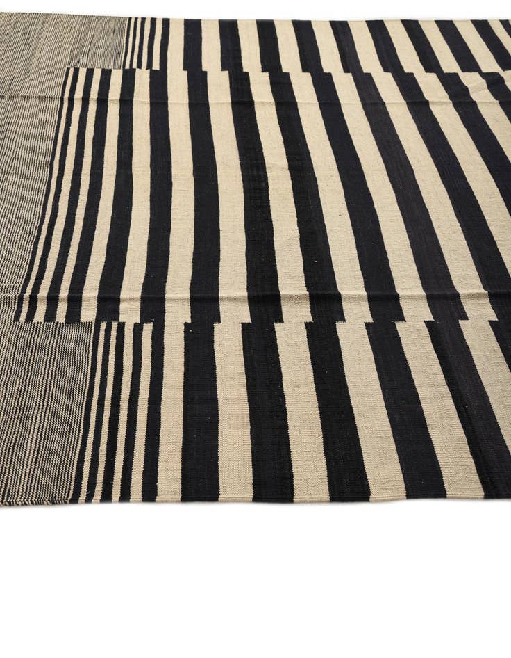 Detail image of  8' 3 x 9' 7  Hand Woven Kilim Modern Wool Rug