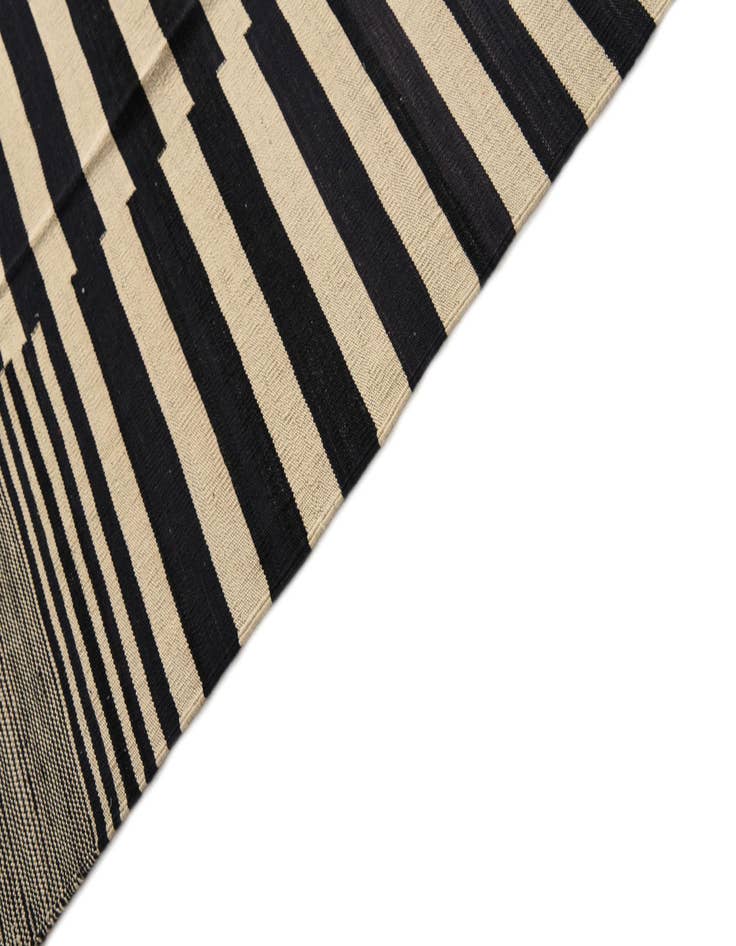 Detail image of  8' 3 x 9' 7  Hand Woven Kilim Modern Wool Rug