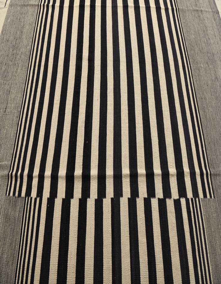 Detail image of  8' 3 x 9' 7  Hand Woven Kilim Modern Wool Rug