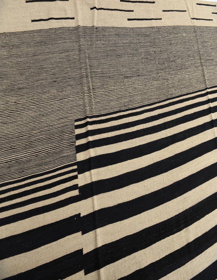 Detail image of  8' 3 x 9' 7  Hand Woven Kilim Modern Wool Rug