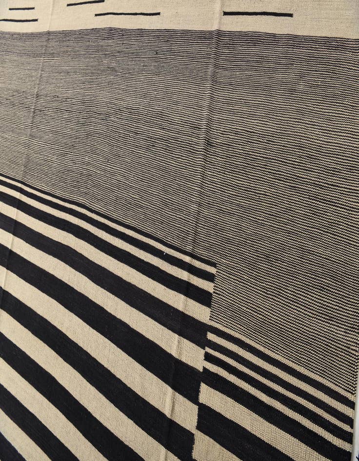 Detail image of  8' 3 x 9' 7  Hand Woven Kilim Modern Wool Rug