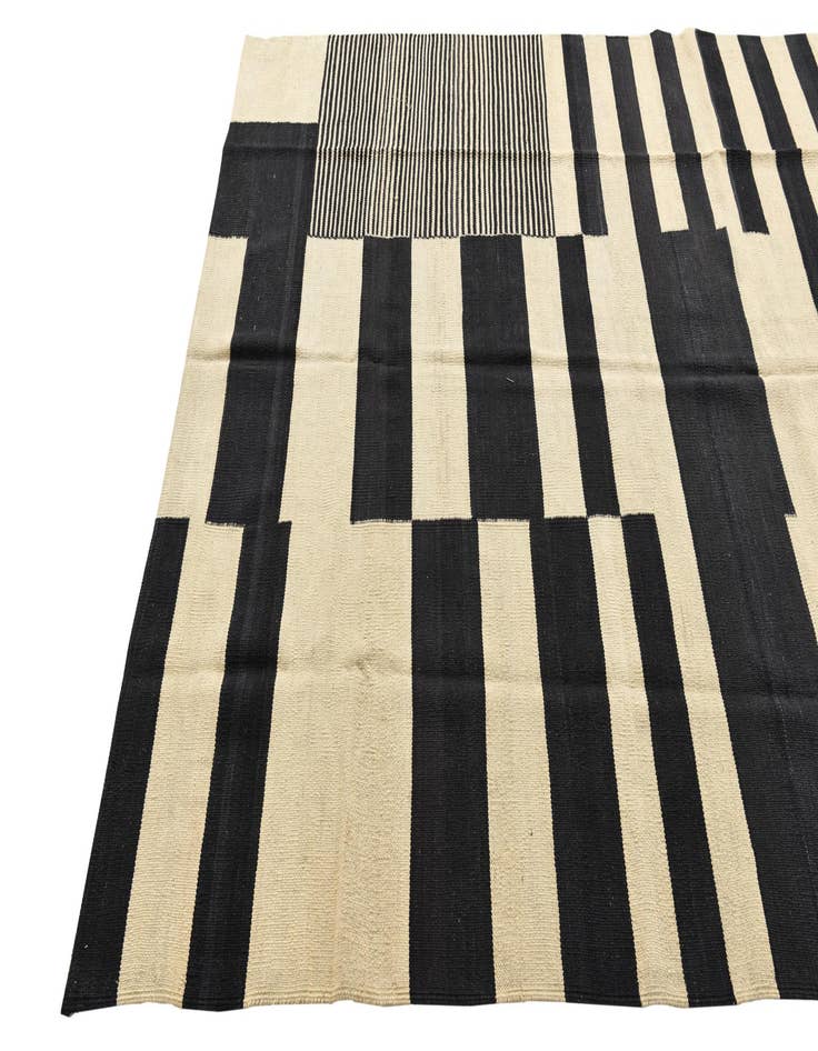 Detail image of  5' 10 x 7' 8  Hand Woven Kilim Modern Wool Rug