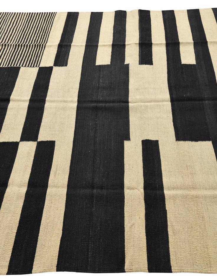 Detail image of  5' 10 x 7' 8  Hand Woven Kilim Modern Wool Rug