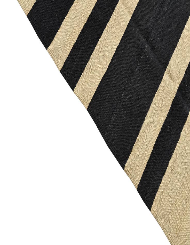 Detail image of  5' 10 x 7' 8  Hand Woven Kilim Modern Wool Rug