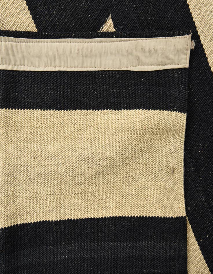 Detail image of  5' 10 x 7' 8  Hand Woven Kilim Modern Wool Rug