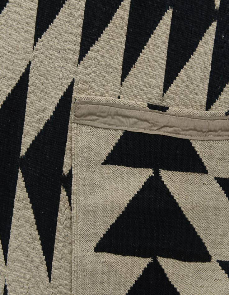 Detail image of  6' 9 x 9' 6  Hand Woven Kilim Modern Wool Rug