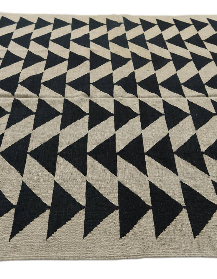 Detail image of  6' 9 x 9' 6  Hand Woven Kilim Modern Wool Rug