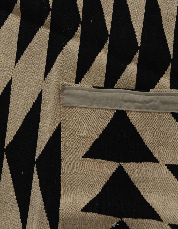 Detail image of  8' 6 x 9' 4  Hand Woven Kilim Modern Wool Rug