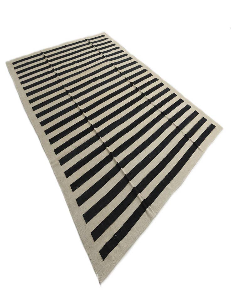 Detail image of  8' 4 x 11'  Hand Woven Kilim Modern Wool Rug