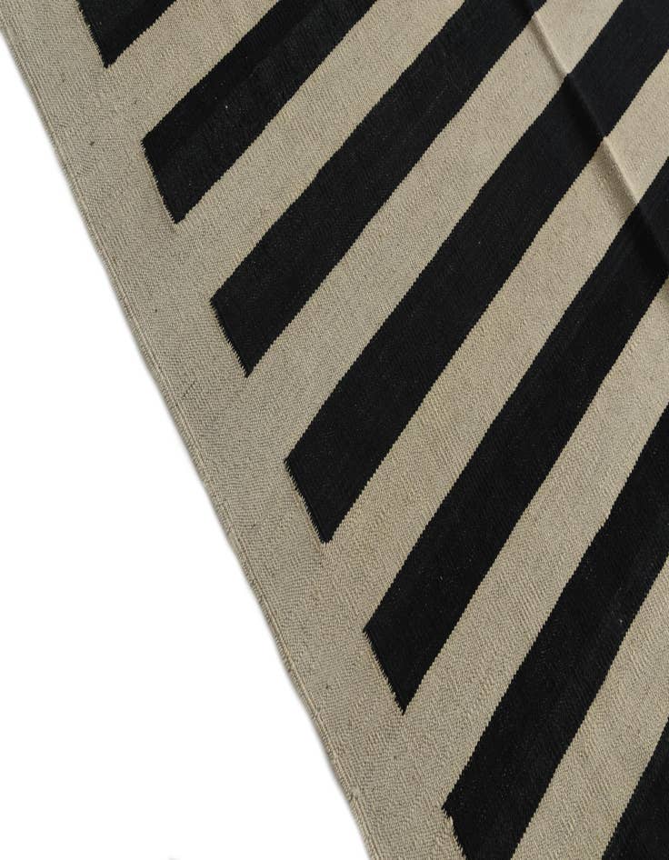 Detail image of  8' 4 x 11'  Hand Woven Kilim Modern Wool Rug