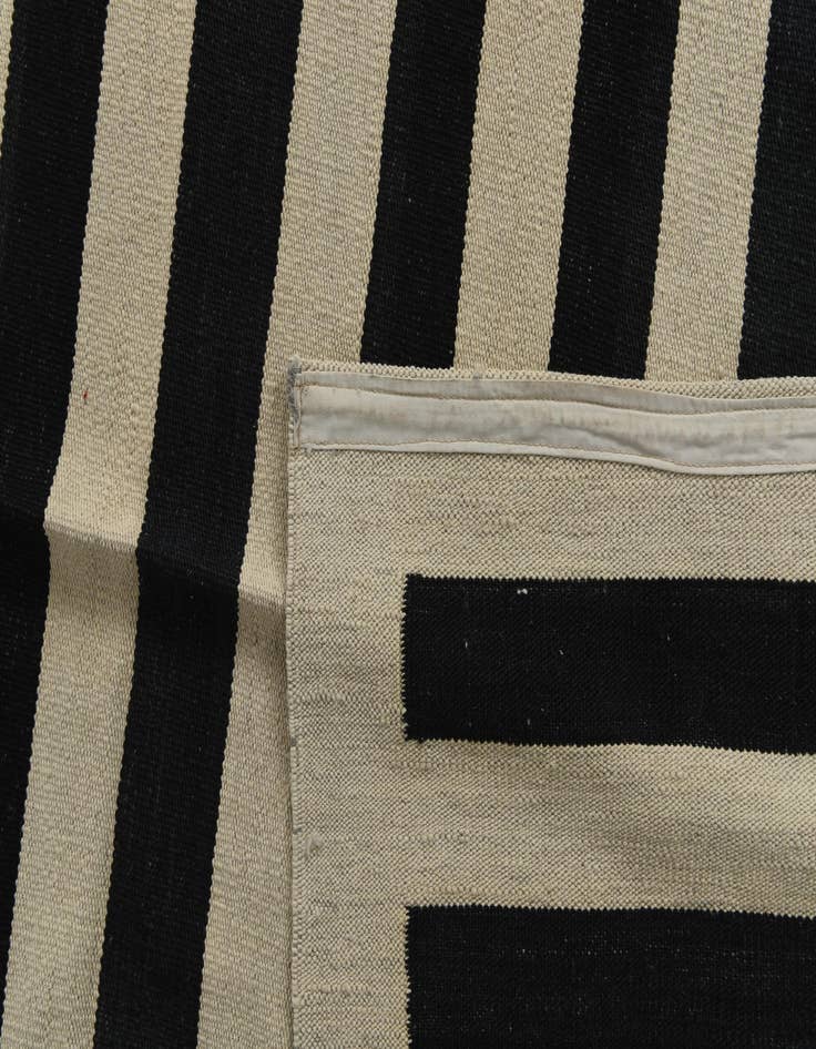 Detail image of  8' 4 x 11'  Hand Woven Kilim Modern Wool Rug