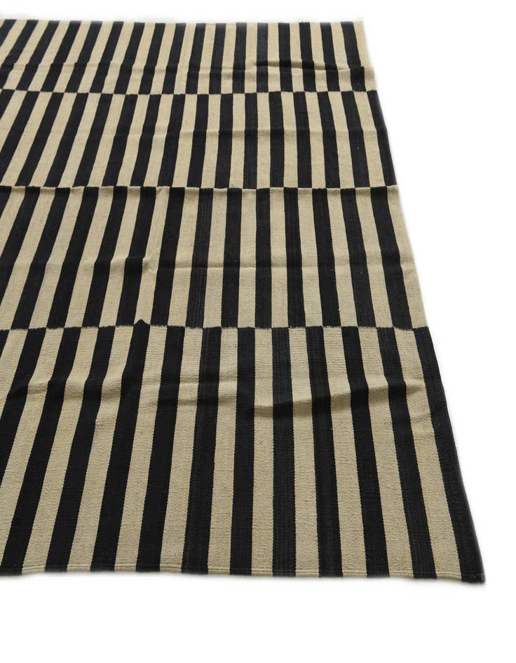 Detail image of  6' 10 x 9' 7  Hand Woven Kilim Modern Wool Rug