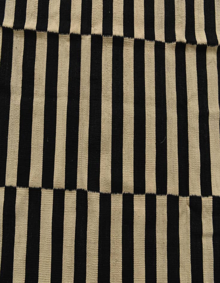 Detail image of  5' 10 x 7' 7  Hand Woven Kilim Modern Wool Rug