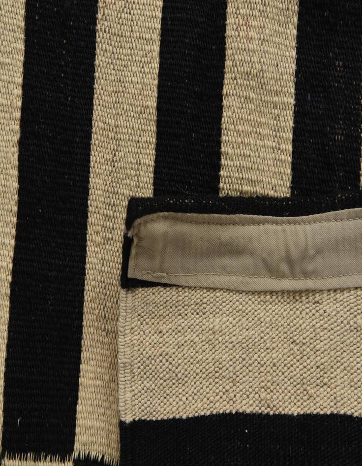 Detail image of  5' 10 x 7' 7  Hand Woven Kilim Modern Wool Rug