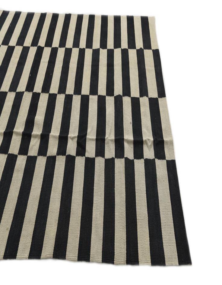 Detail image of  5' 6 x 7' 9  Hand Woven Kilim Modern Wool Rug