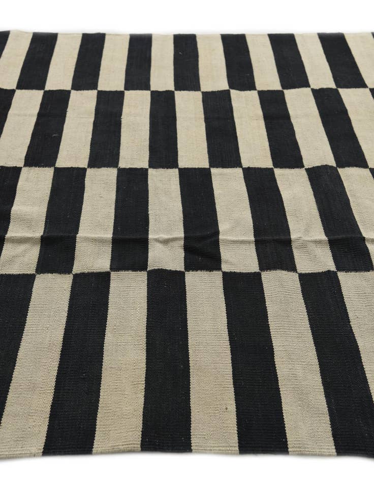 Detail image of  5' 6 x 7' 9  Hand Woven Kilim Modern Wool Rug