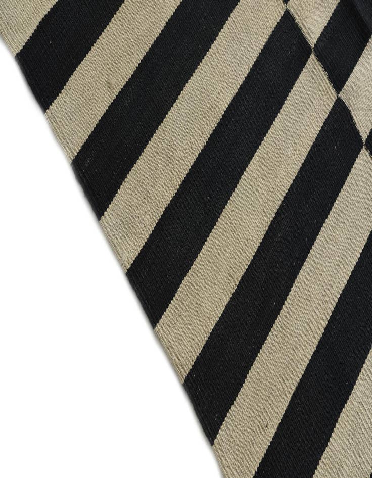 Detail image of  5' 6 x 7' 9  Hand Woven Kilim Modern Wool Rug