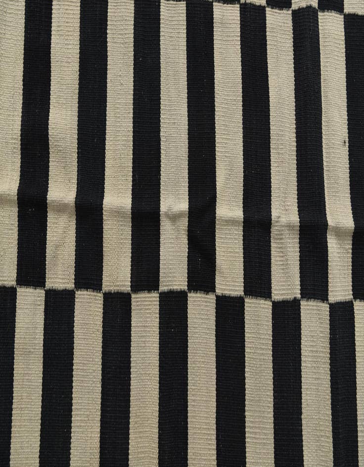 Detail image of  5' 6 x 7' 9  Hand Woven Kilim Modern Wool Rug