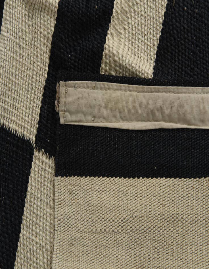 Detail image of  5' 6 x 7' 9  Hand Woven Kilim Modern Wool Rug