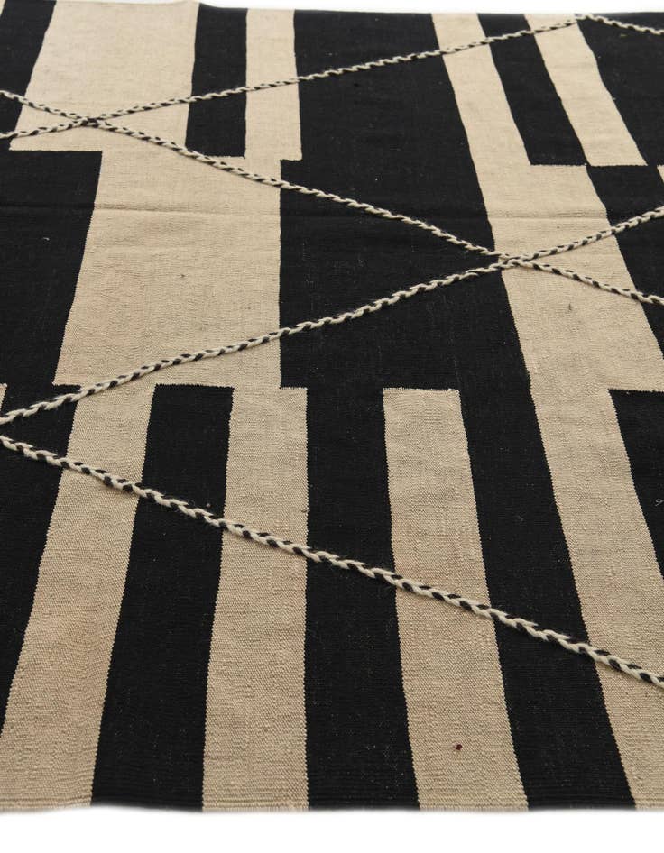 Detail image of  6' 7 x 9' 8  Hand Woven Kilim Modern Wool Rug