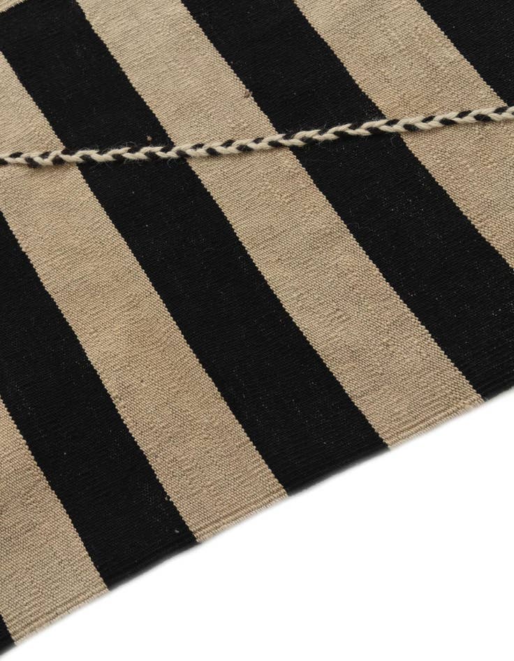Detail image of  6' 7 x 9' 8  Hand Woven Kilim Modern Wool Rug