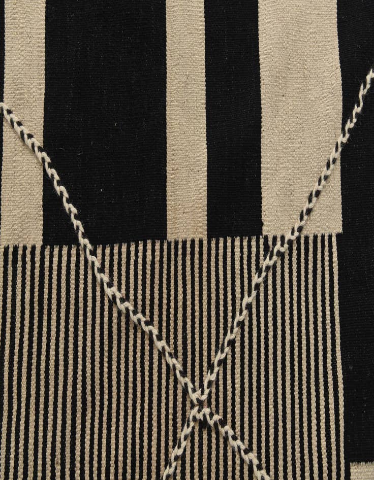 Detail image of  6' 7 x 9' 8  Hand Woven Kilim Modern Wool Rug