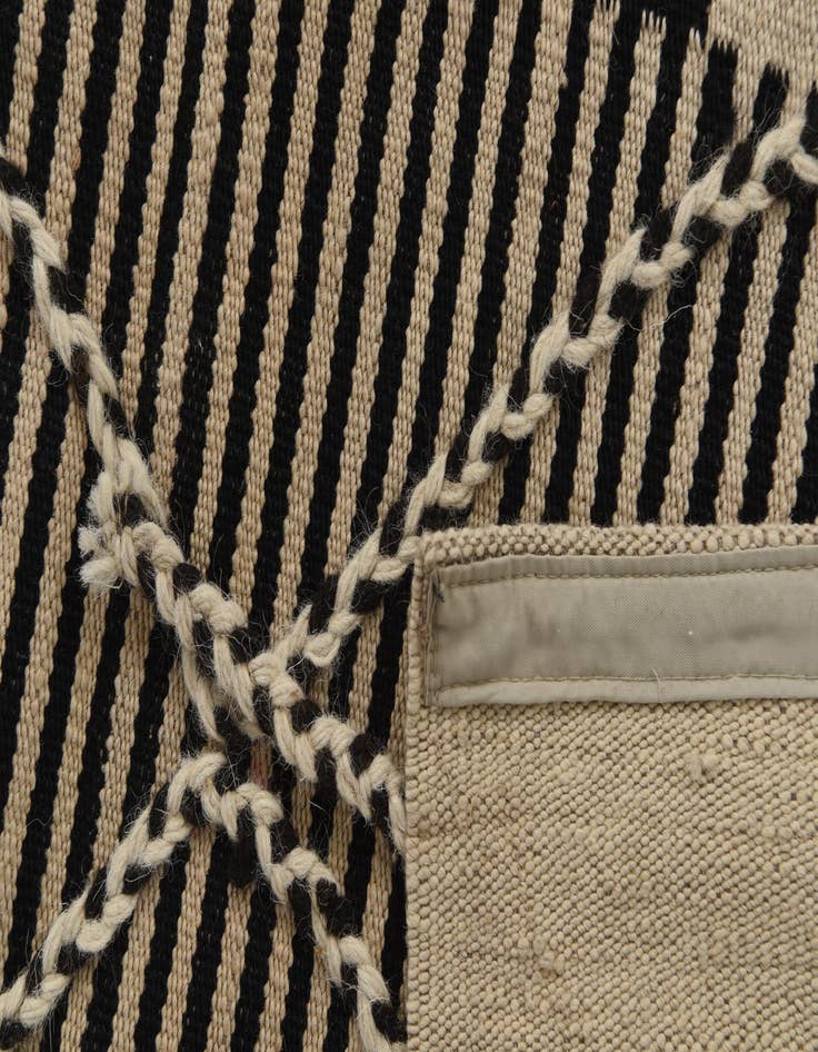 Detail image of  6' 7 x 9' 8  Hand Woven Kilim Modern Wool Rug