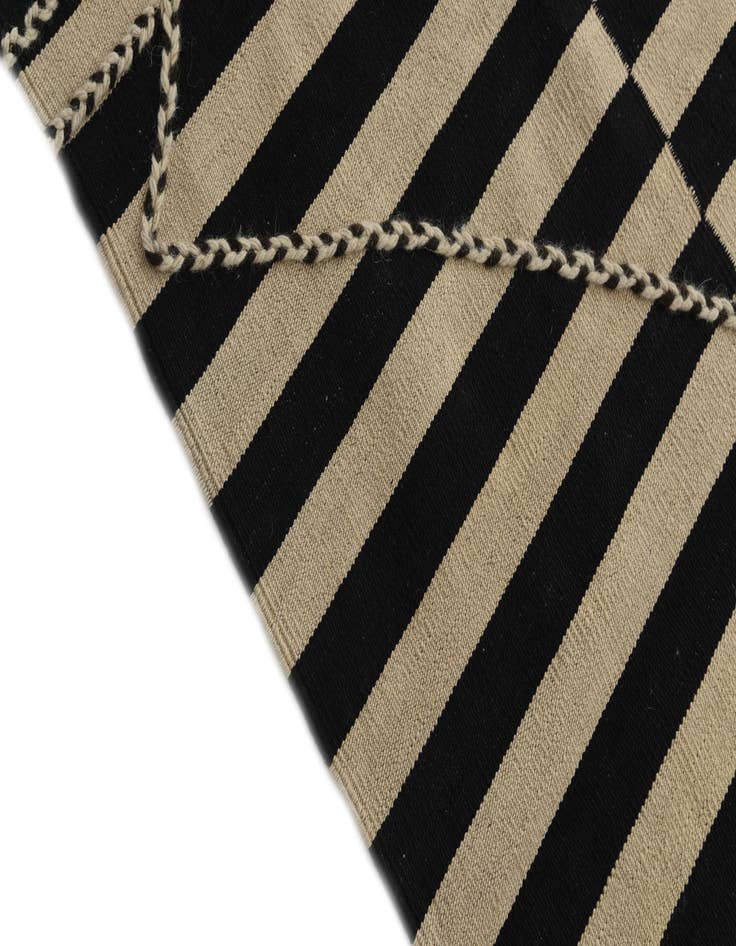 Detail image of  6' 8 x 9' 10  Hand Woven Kilim Modern Wool Rug