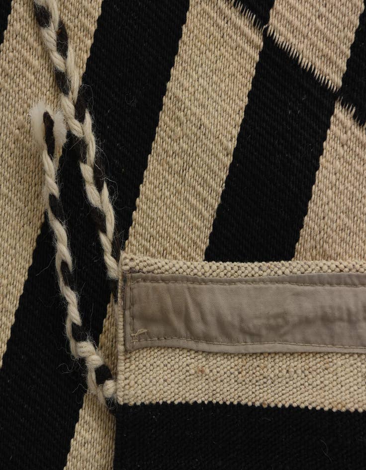 Detail image of  6' 8 x 9' 10  Hand Woven Kilim Modern Wool Rug