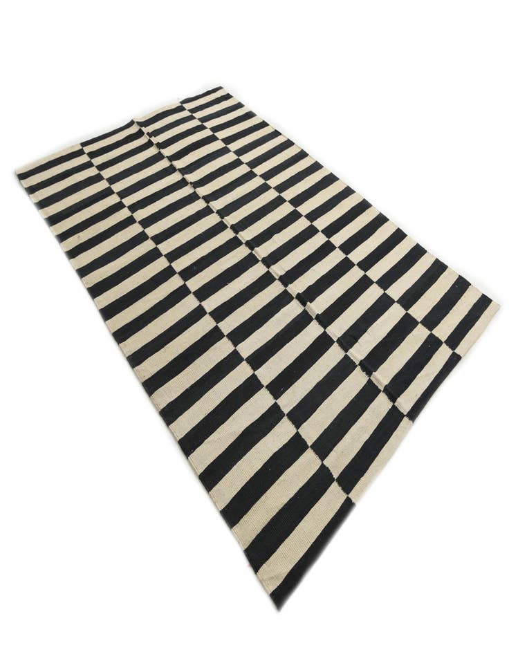 Detail image of  5' 7 x 7' 10  Hand Woven Kilim Modern Wool Rug