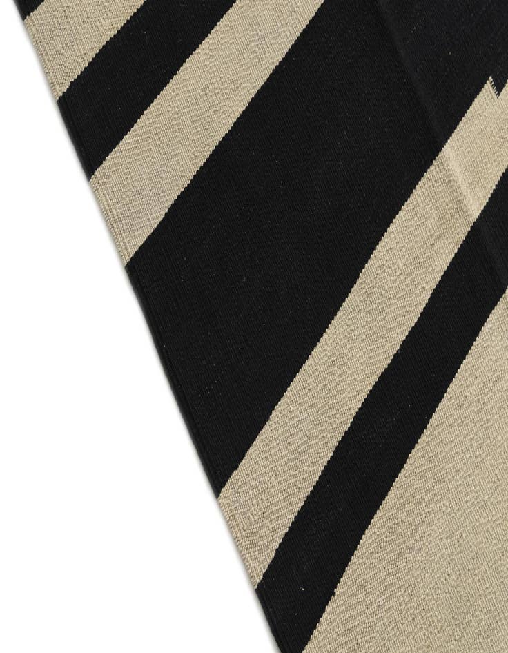 Detail image of  5' 7 x 7' 9  Hand Woven Kilim Modern Wool Rug