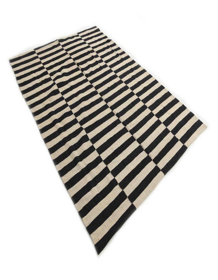 Detail image of  5' 7 x 7' 9  Hand Woven Kilim Modern Wool Rug