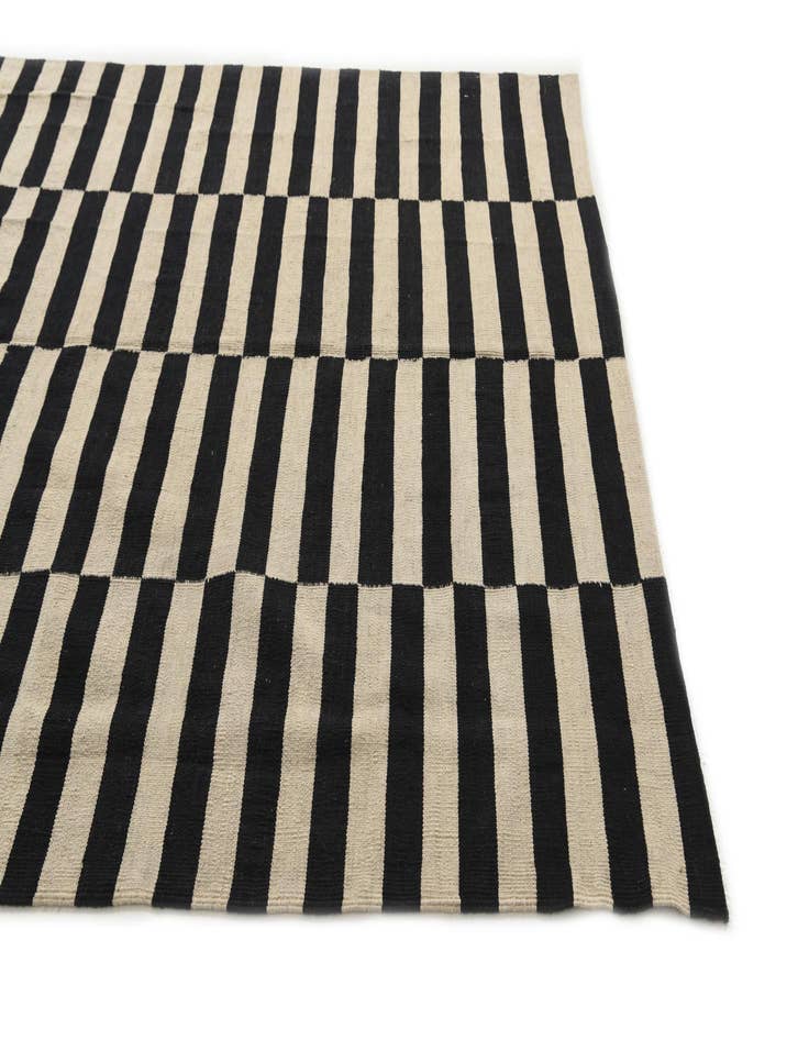 Detail image of  5' 7 x 7' 9  Hand Woven Kilim Modern Wool Rug