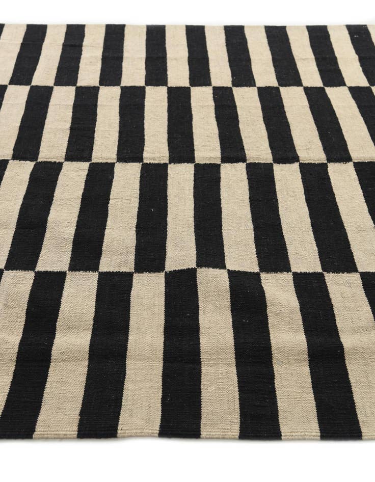 Detail image of  5' 7 x 7' 9  Hand Woven Kilim Modern Wool Rug