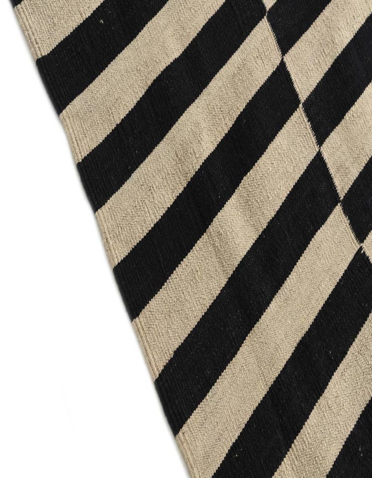 Detail image of  5' 7 x 7' 9  Hand Woven Kilim Modern Wool Rug