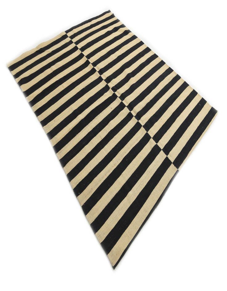 Detail image of  5' 2 x 6' 2  Hand Woven Kilim Modern Wool Rug