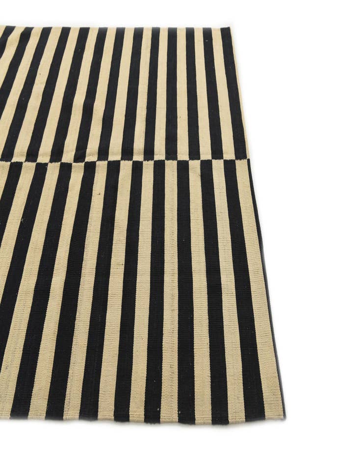 Detail image of  5' 2 x 6' 2  Hand Woven Kilim Modern Wool Rug