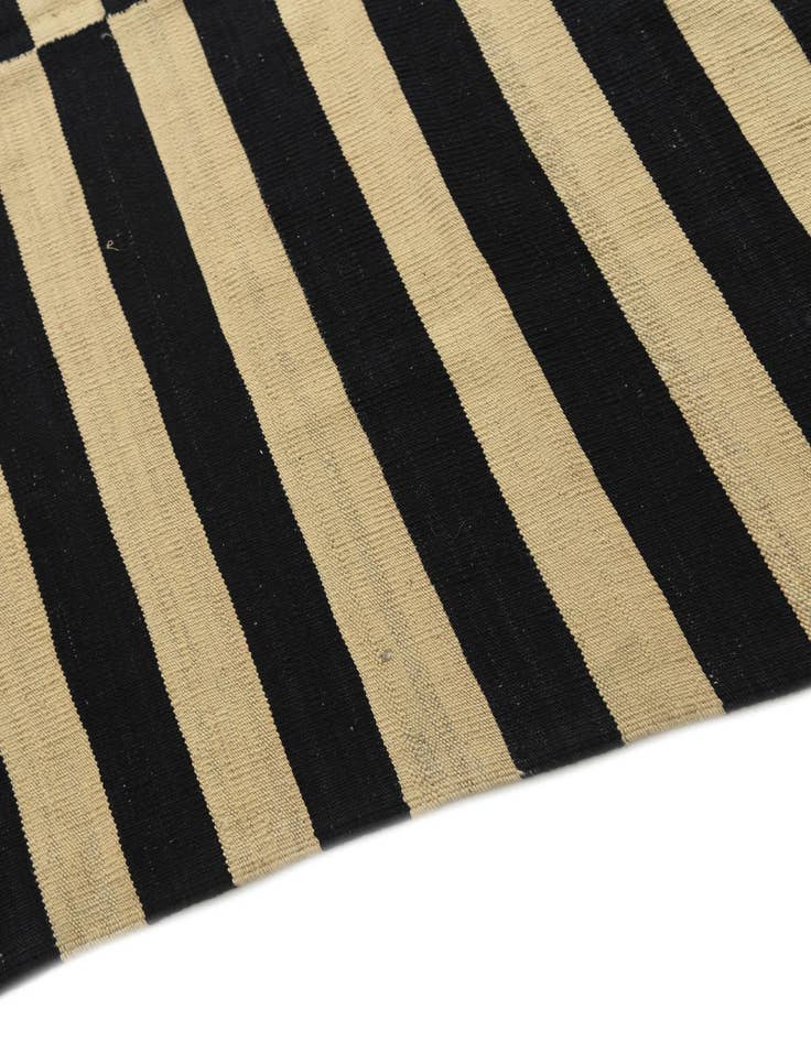 Detail image of  5' 2 x 6' 2  Hand Woven Kilim Modern Wool Rug