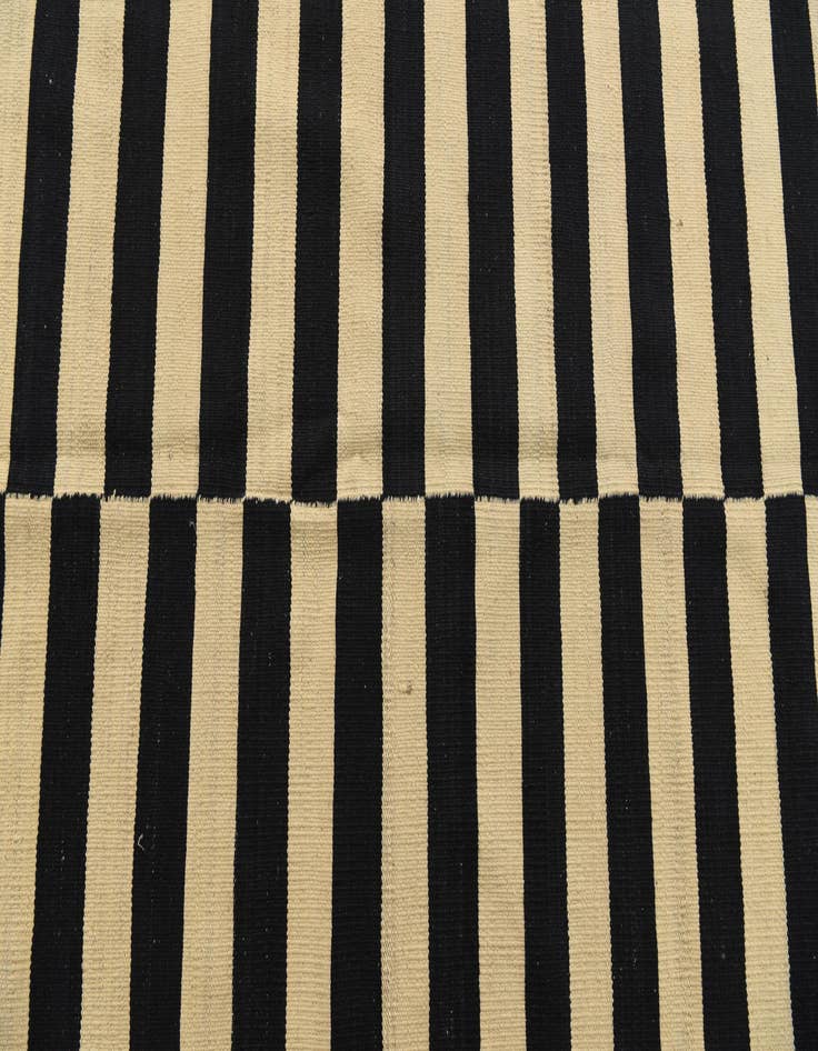 Detail image of  5' 2 x 6' 2  Hand Woven Kilim Modern Wool Rug