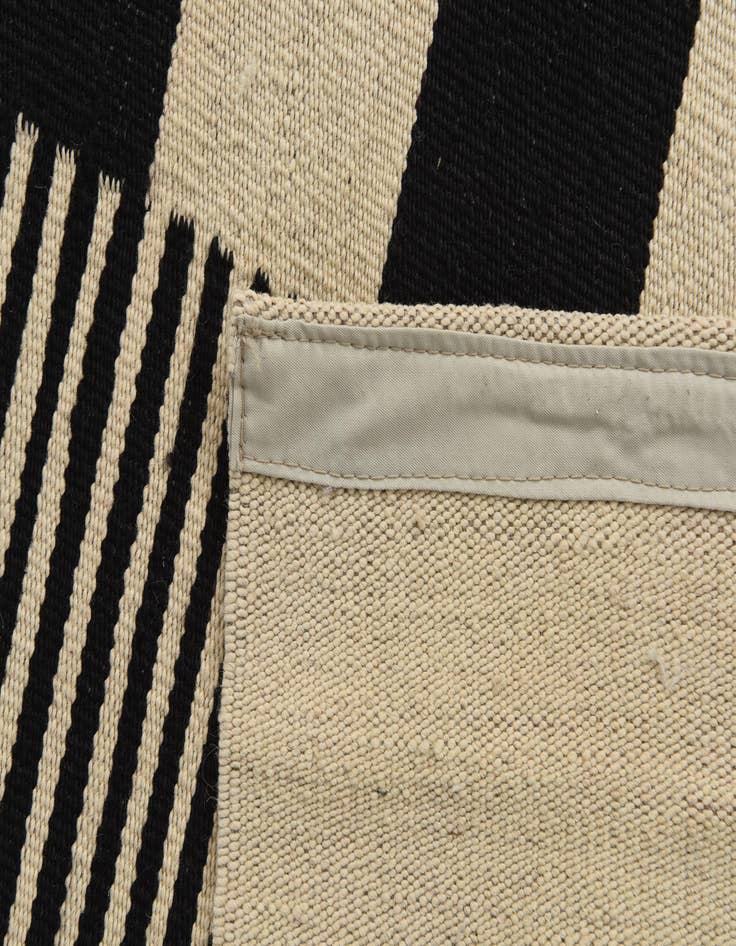Detail image of  4' 10 x 6' 5  Hand Woven Kilim Modern Wool Rug