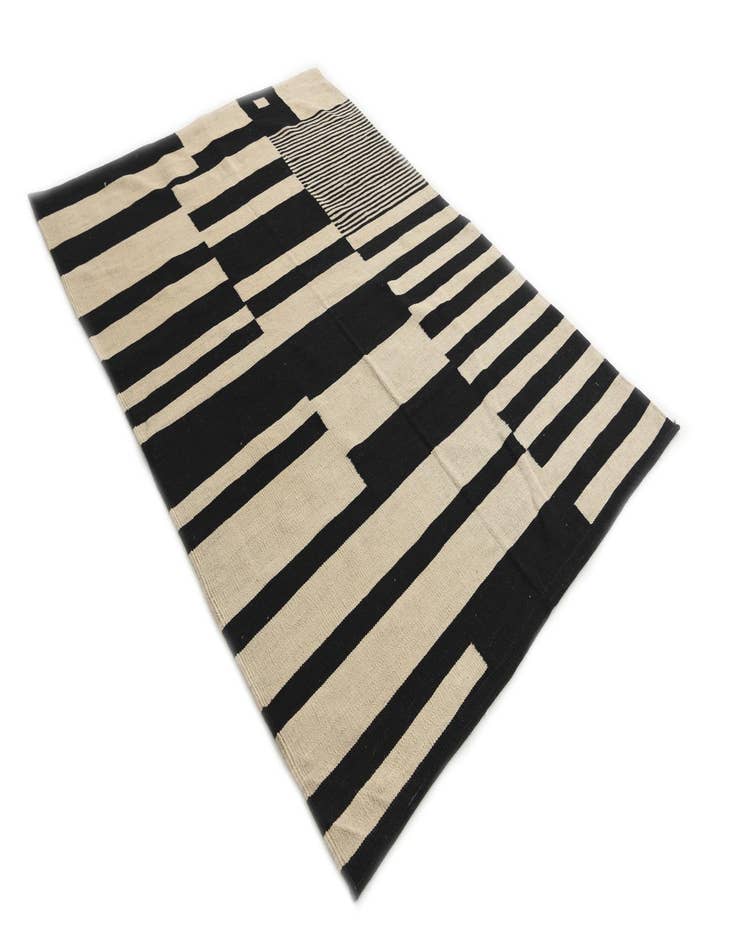 Detail image of  4' 7 x 6' 6  Hand Woven Kilim Modern Wool Rug