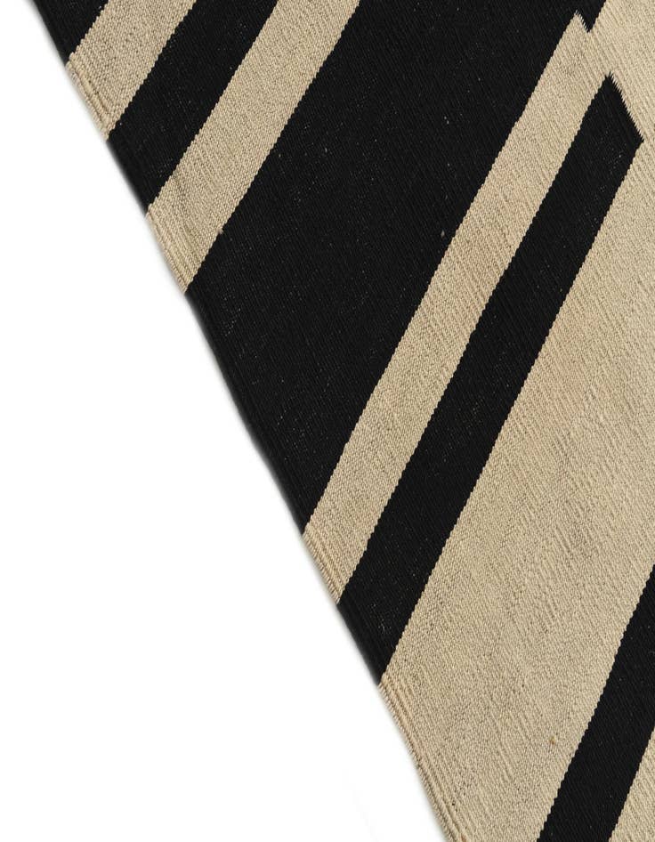 Detail image of  4' 7 x 6' 6  Hand Woven Kilim Modern Wool Rug